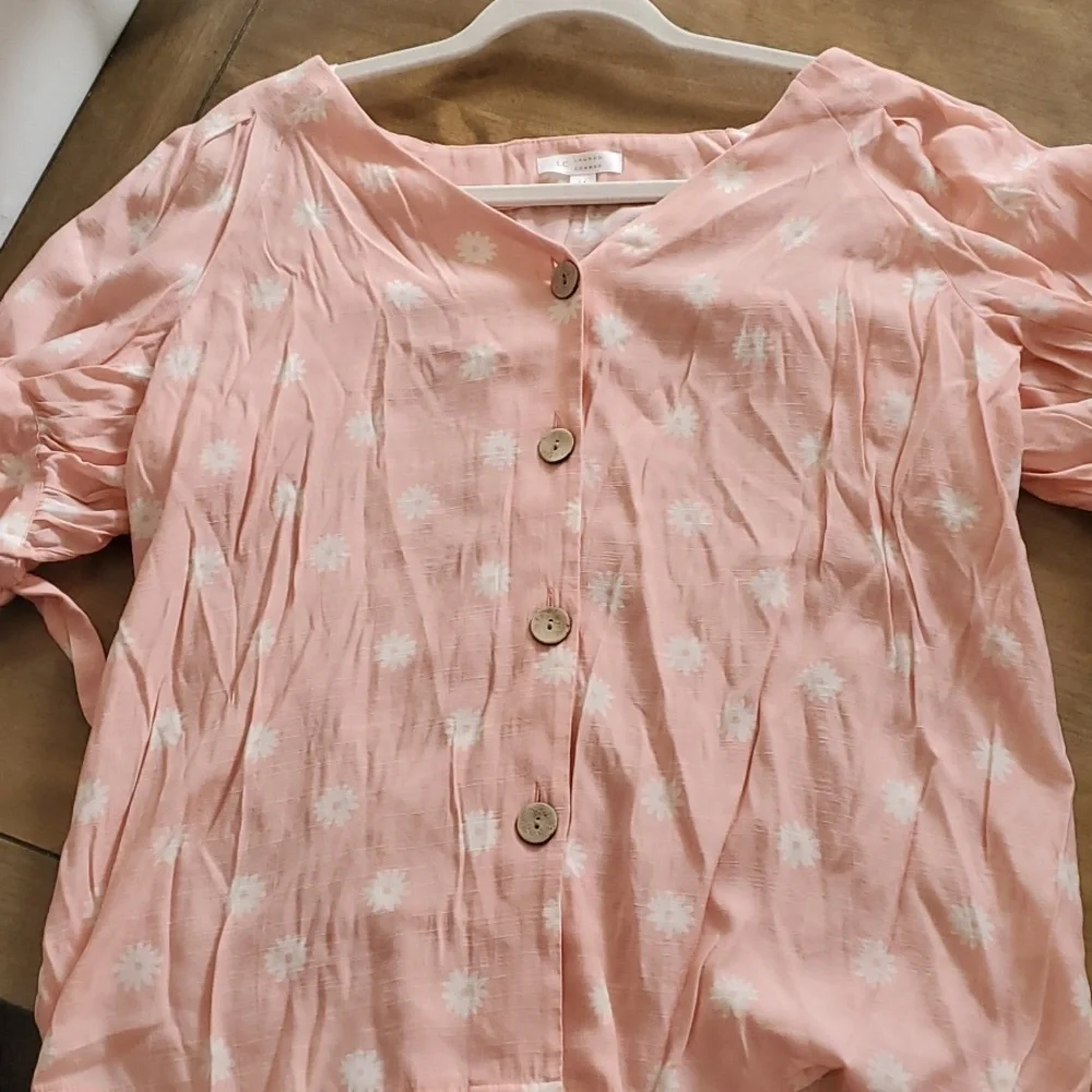 Pink dasiy Lauren Conrad top - Picture 5 of 8